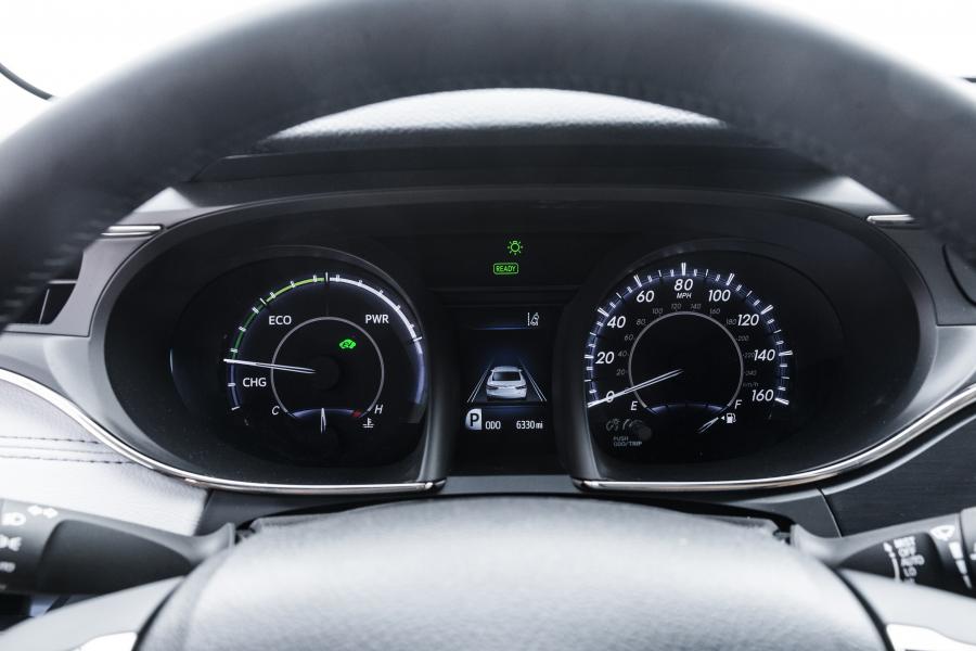 Панель приборов Toyota Avalon Hybrid 2016 года  (US) (фото 16 из 19)